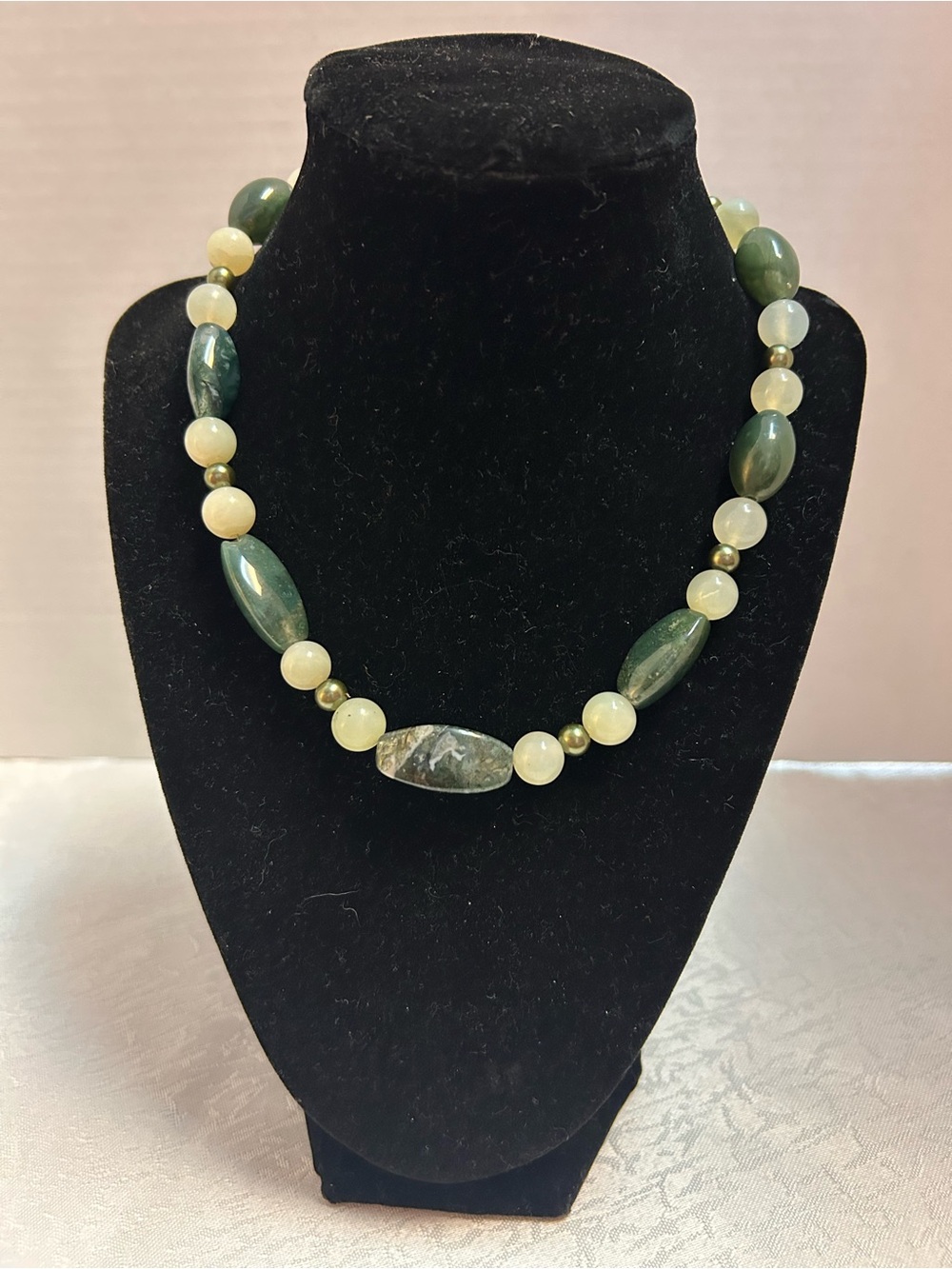Green moss agate and Jadeite Quartz Gemstone necklace, Beaded vintage 1970's